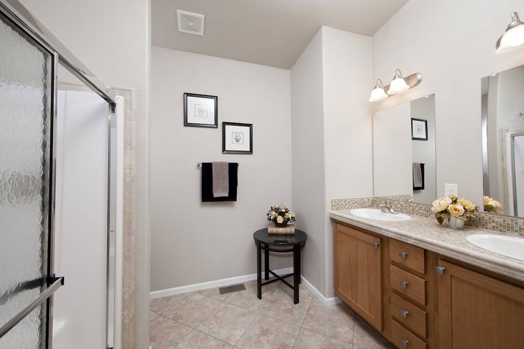 Af2844 bathroom home features