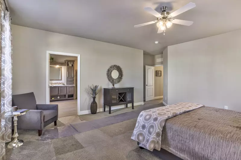 Skyland bedroom home features