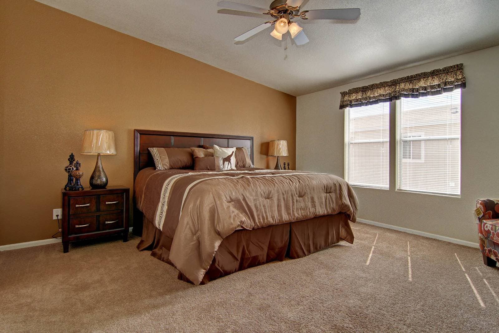 Sr3252 bedroom home features
