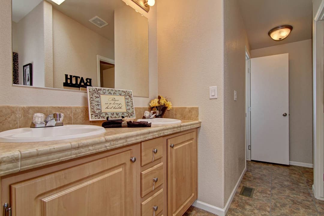 Sr3252 bathroom home features