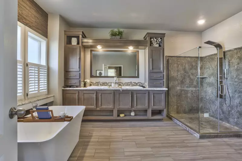 Skyland bathroom home features