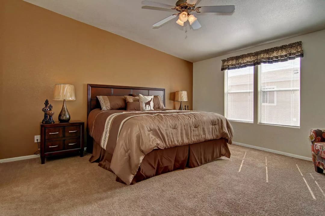 Sunrise bedroom home features