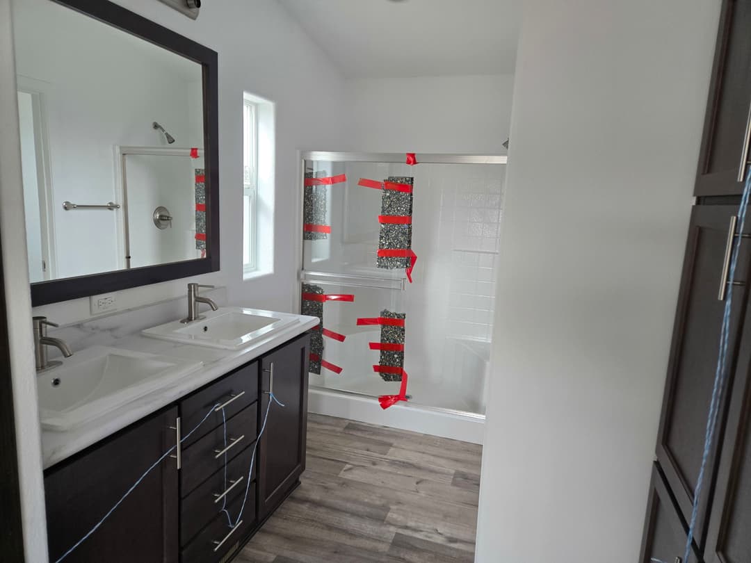 Cavco west edge 28563c interior and bathroom home features