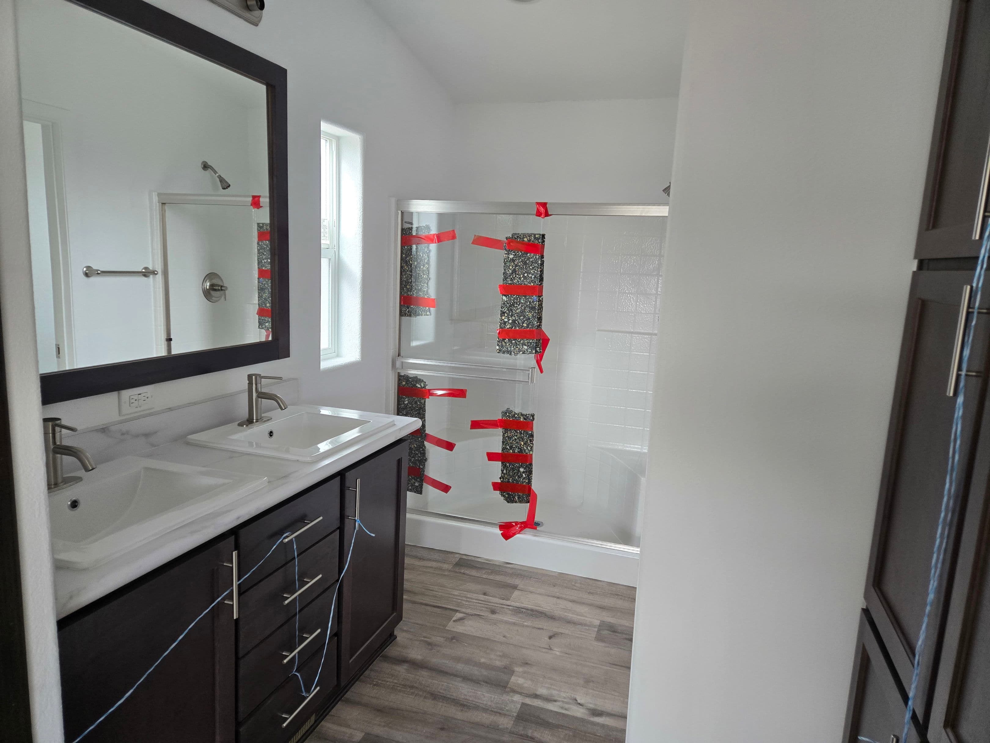 Cavco west edge 28563c interior and bathroom home features