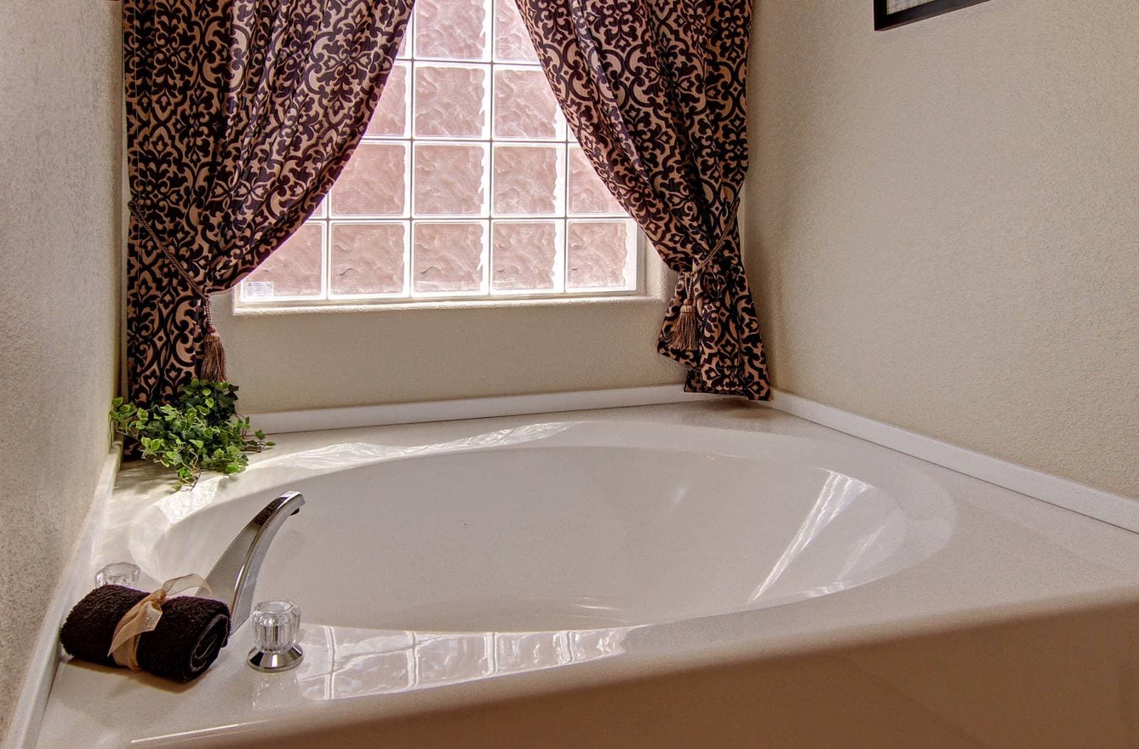 Sr3252 bathroom home features