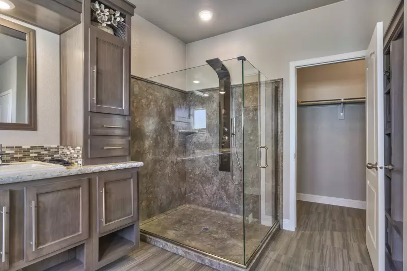Skyland bathroom home features