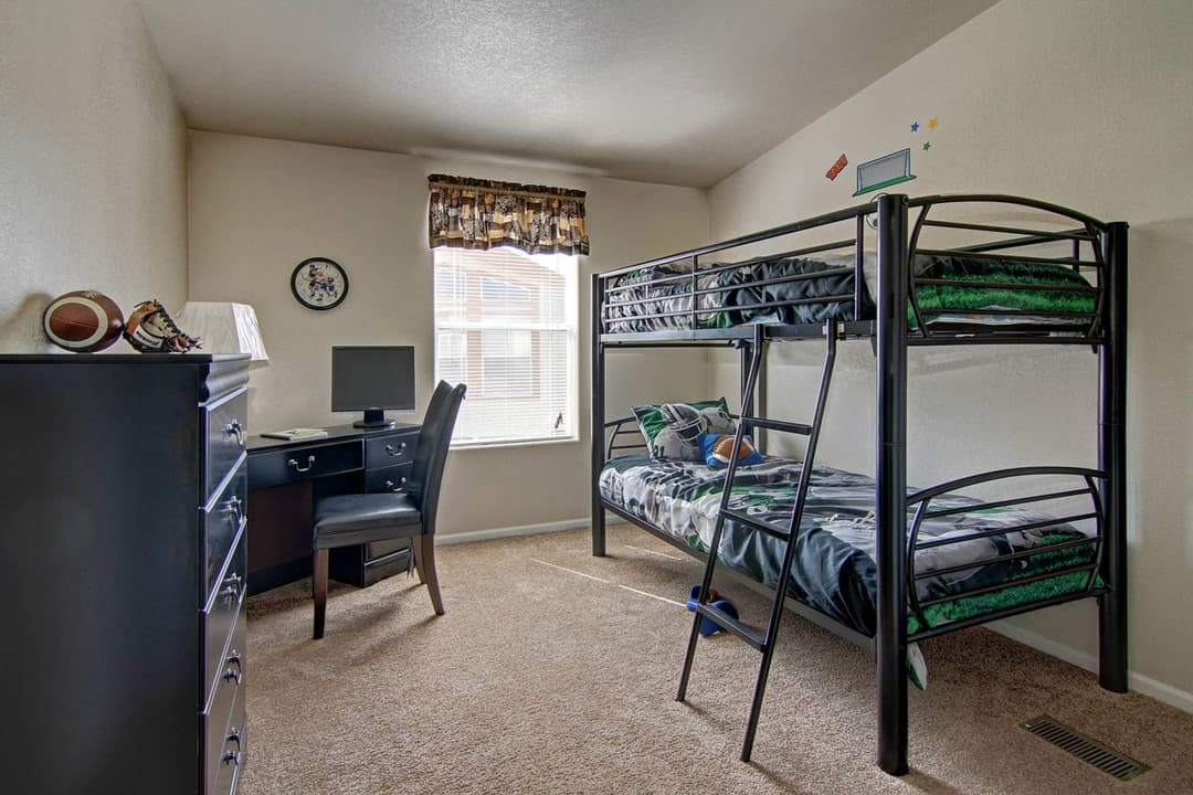 Sr3252 bedroom home features